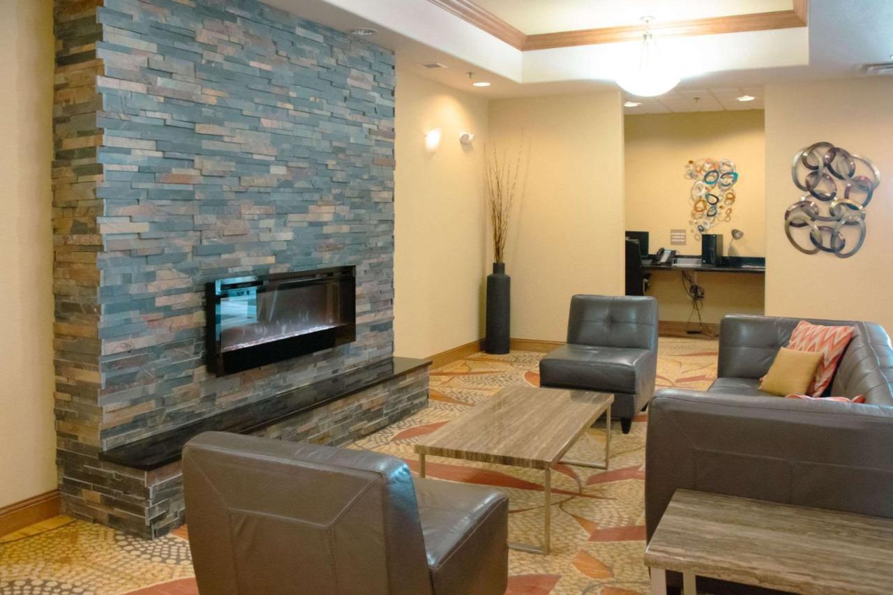 Grand Forks Lodge And Suites 외부 사진