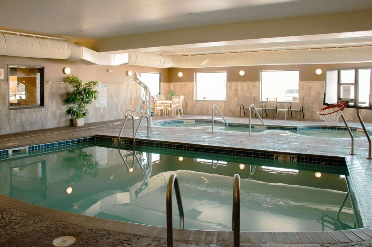 Grand Forks Lodge And Suites 외부 사진