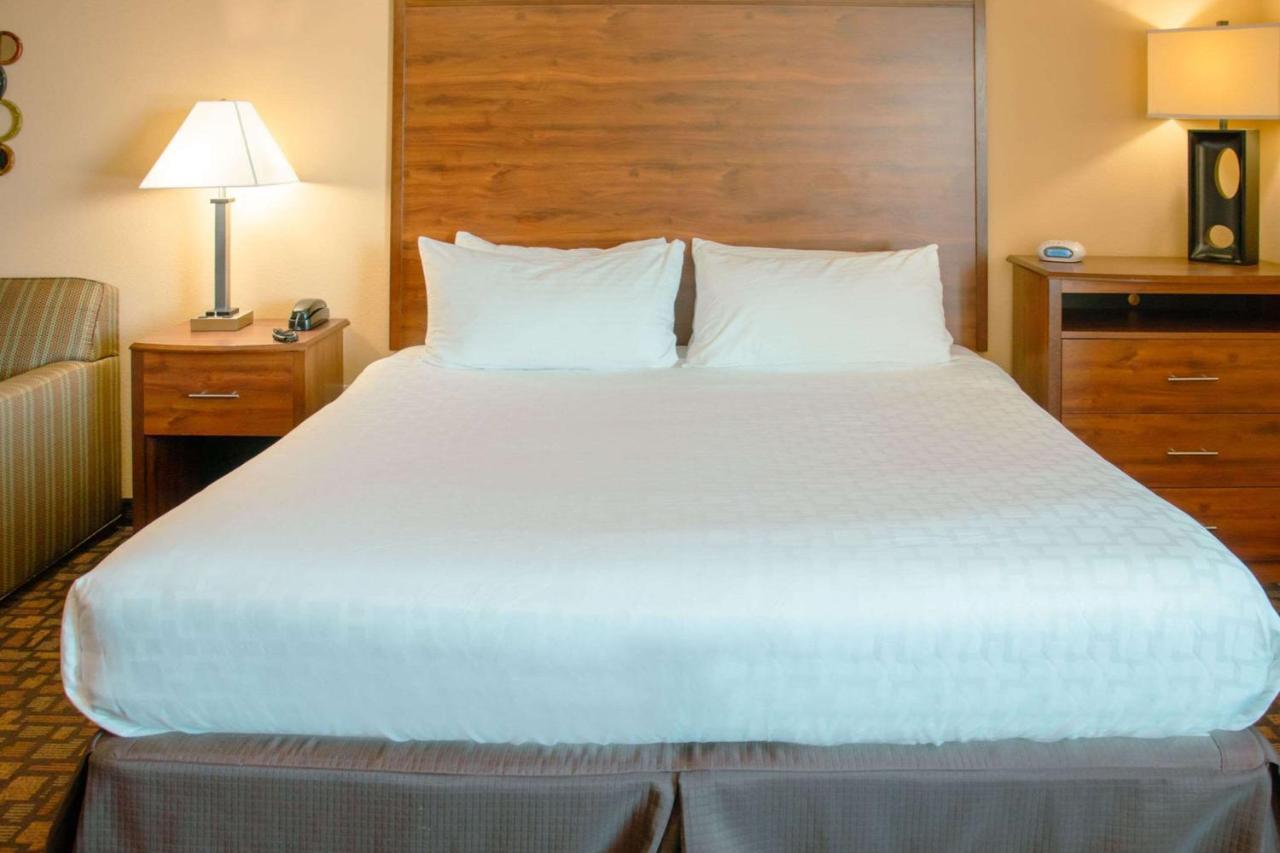 Grand Forks Lodge And Suites 외부 사진