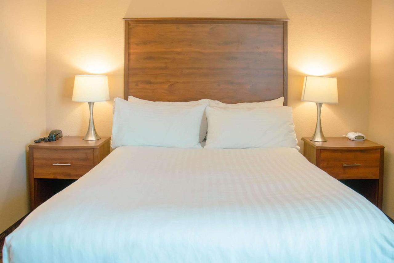 Grand Forks Lodge And Suites 외부 사진