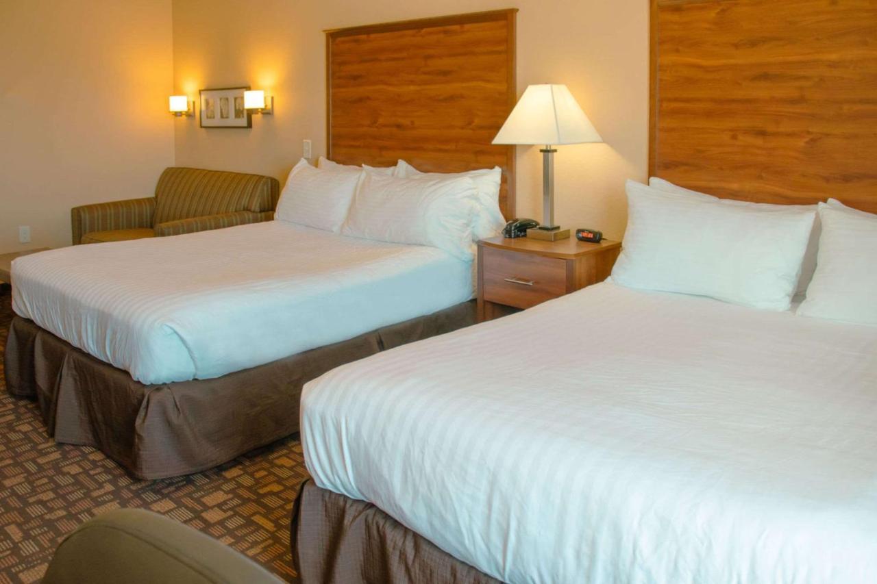 Grand Forks Lodge And Suites 외부 사진