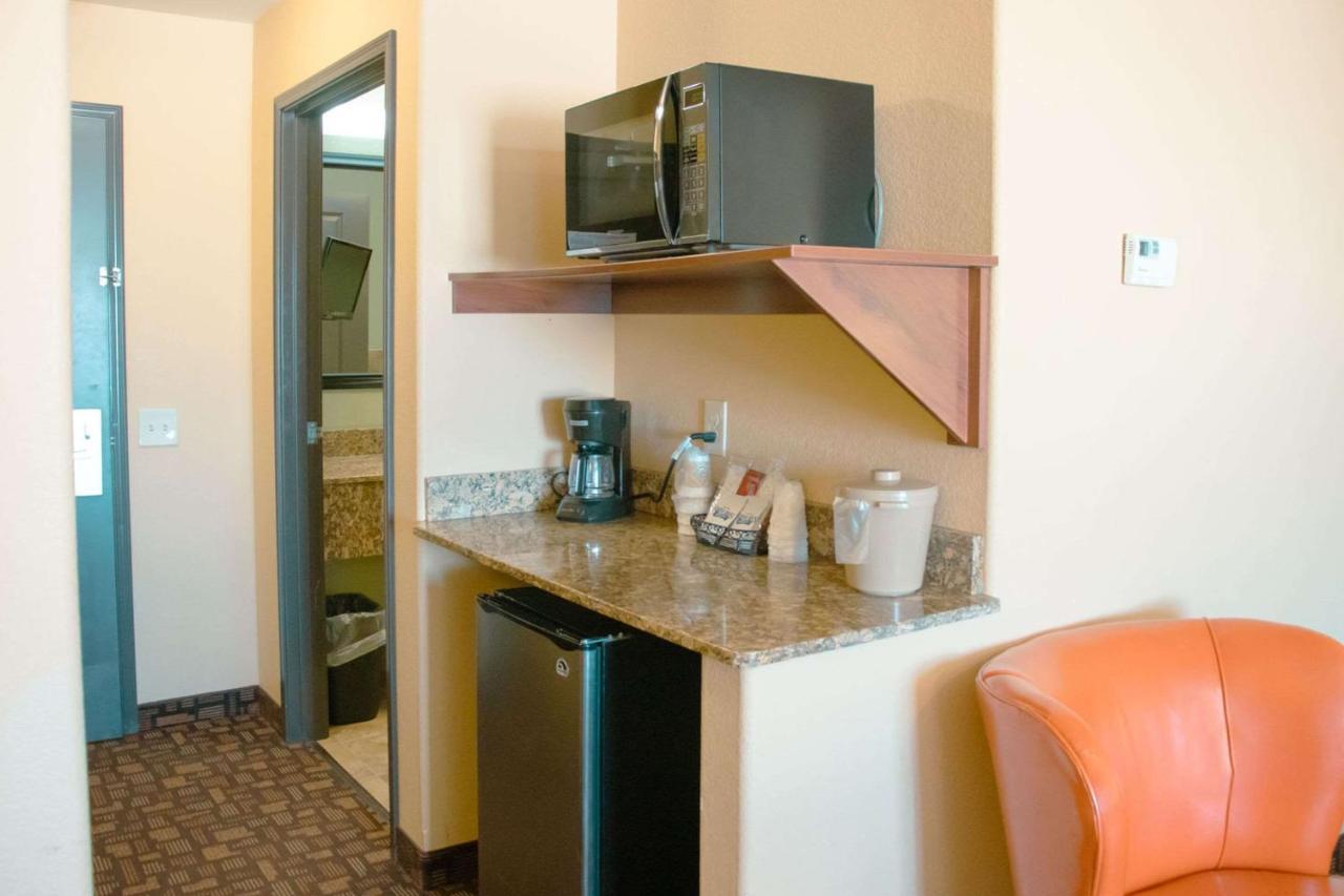 Grand Forks Lodge And Suites 외부 사진