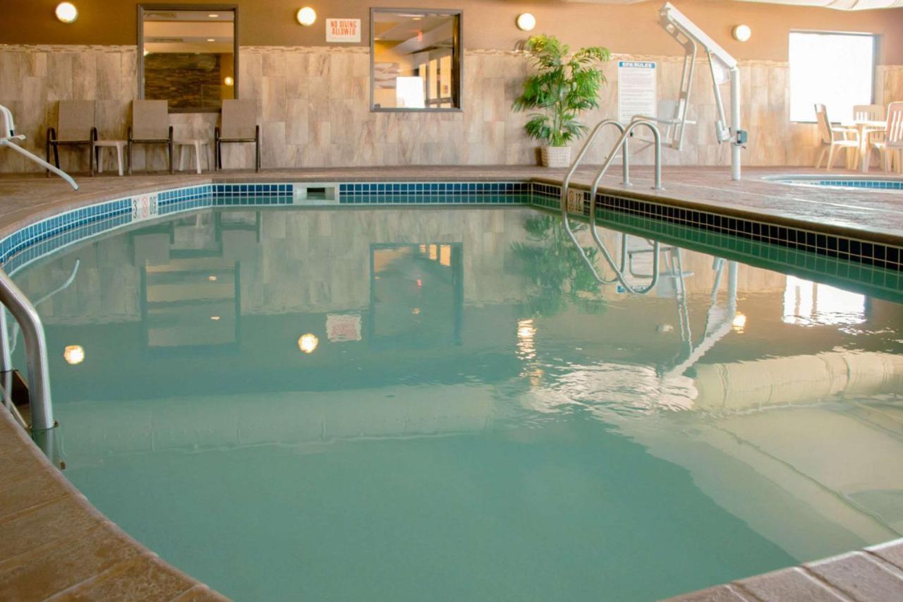 Grand Forks Lodge And Suites 외부 사진