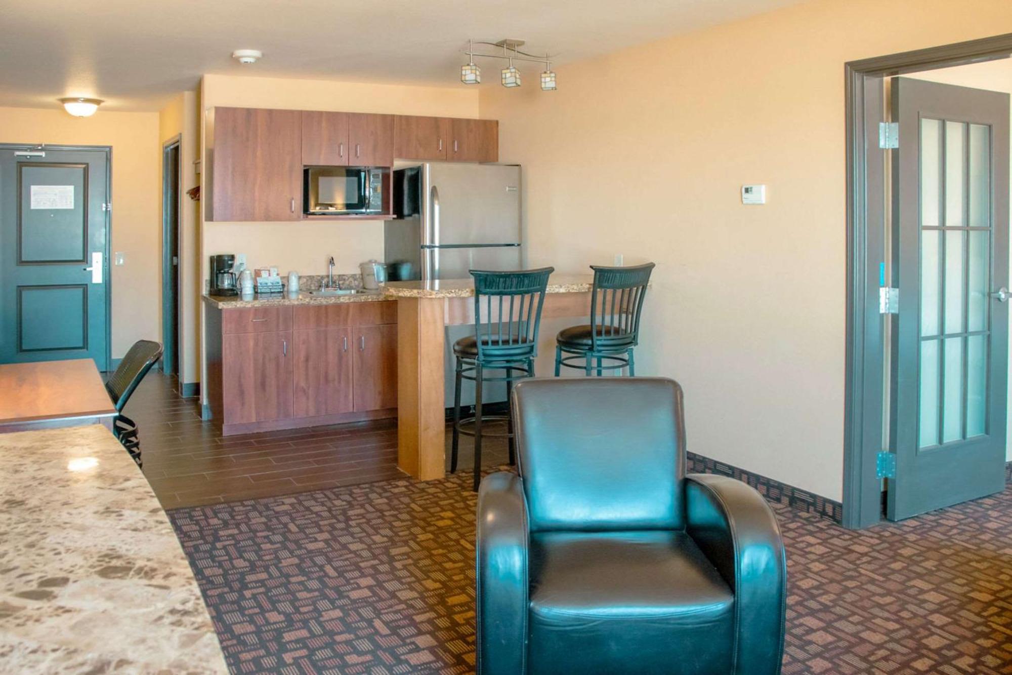 Grand Forks Lodge And Suites 외부 사진
